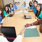 O Instituto IBDSocial reforça que o feedback qualificado melhora processos, amplia o cuidado e fortalece vínculos nas unidades de saúde.