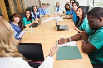 O Instituto IBDSocial reforça que o feedback qualificado melhora processos, amplia o cuidado e fortalece vínculos nas unidades de saúde.