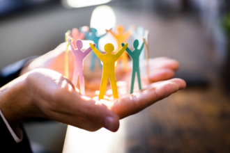 Liderança adaptativa no século XXI: descubra por que a flexibilidade é essencial em um mundo em constante transformação.