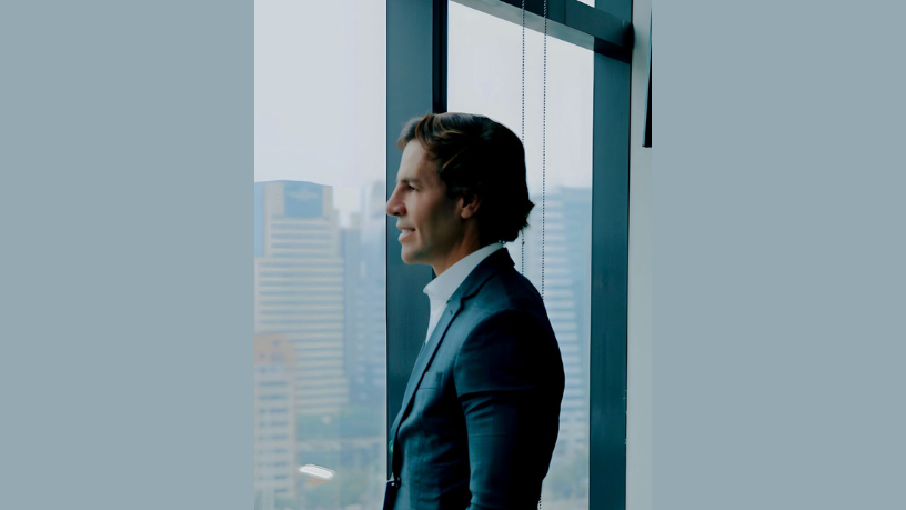 Ian dos Anjos Cunha mostra como a verdadeira liderança inspira reflexão e autonomia, em vez de apenas oferecer respostas prontas.