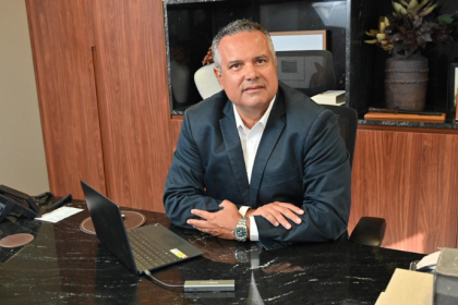 Desafios técnicos em cidades que crescem de forma acelerada analisados por Elmar Juan Passos Varjão Bomfim no contexto da engenharia urbana.