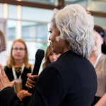 Inclusão Feminina no Trabalho: Direitos Indivisíveis e a Necessidade de Políticas Permanentes