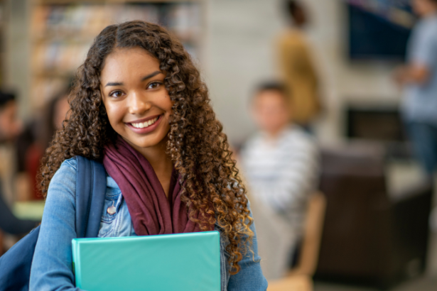 Política de Assistência Estudantil da UFES: desafios, avanços e impactos na permanência universitária