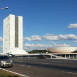 Mineração de minerais críticos no Brasil: relator rejeita estatal e adia debate sobre o futuro estratégico do setor