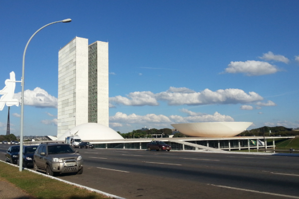 Mineração de minerais críticos no Brasil: relator rejeita estatal e adia debate sobre o futuro estratégico do setor