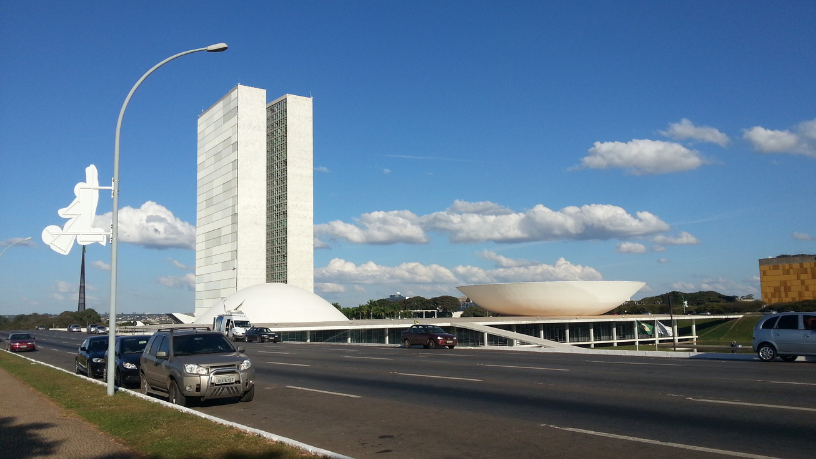 Mineração de minerais críticos no Brasil: relator rejeita estatal e adia debate sobre o futuro estratégico do setor