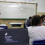 Os Desafios da Conectividade e da Infraestrutura Tecnológica no Ensino Médio Público Brasileiro